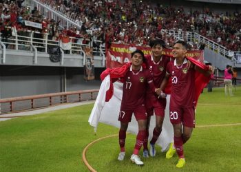 Tiga pemain Timnas Indonesia U-20 melakukan selebrasi