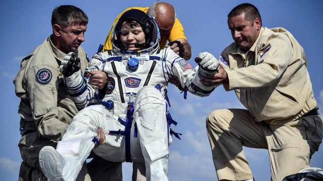 astronaut nggak bisa jalan