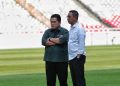 Ketua PSSI Erick Thohir melakukan sidak rumput SUGBK pada Senin (13/3/2023). (Foto: liputan6.com).