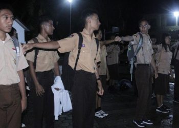 Siswa NTT Sekolah Jam 5 Pagi