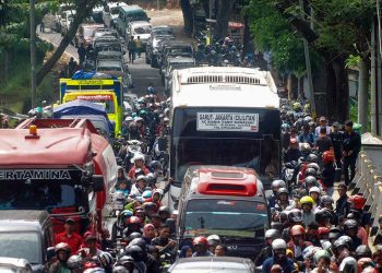 Kondisi lalu lintas di tanjakan Ciaro, Nagreg, Kabupaten Garut, Jawa Barat, Juni 2020. (Foto: TEMPO/ Prima Mulia).