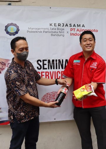 Kerja sama seminar tentang menu sehat antara Ajinomoto dan Poltekpar NHI Bandung (Foto: hits.grid.id).